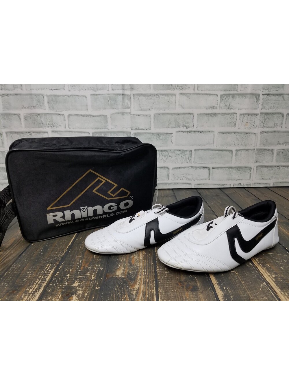 Rhingo Martial Arts Shoes Men's Size 8.5 with Bag - White with Black Sides